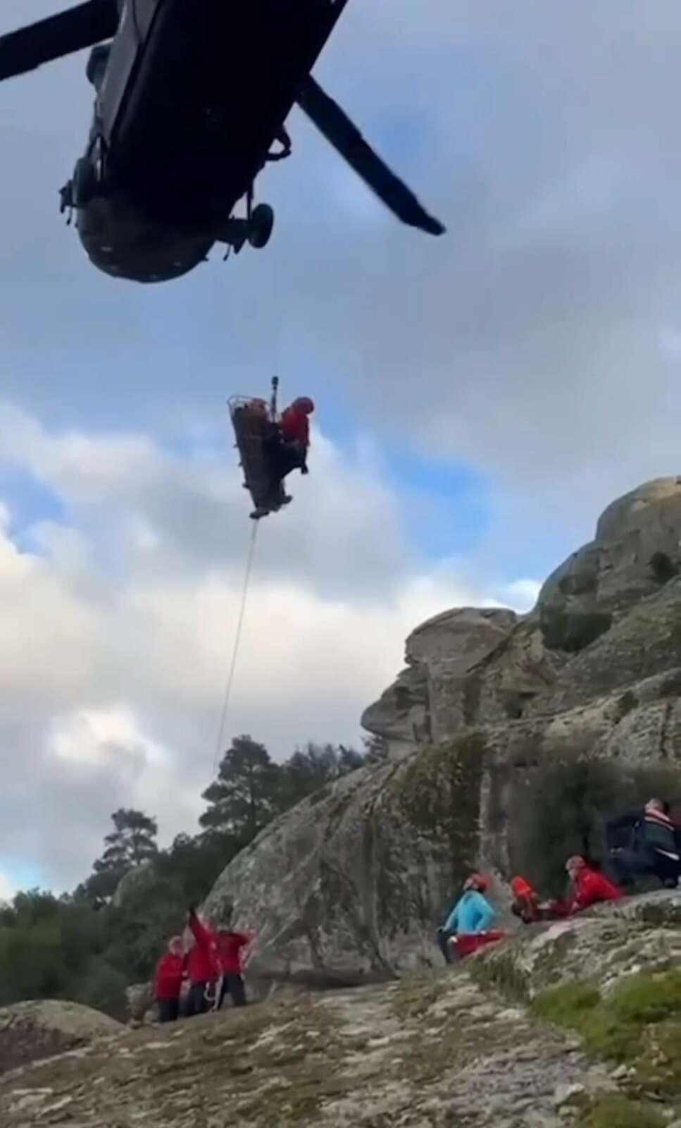 Muğla’da Jandarma Ekiplerinden “Nefes Kesen” Kurtarma Operasyonu: Yaralı Vatandaş Helikopterle Tahliye Edildi 5